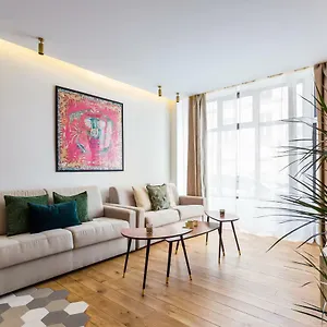Cmg Charonne / Voltaire Iii Apartment Paris
